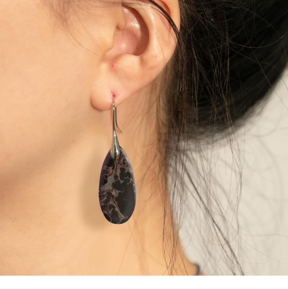 Elegant Black Teardrop Earrings